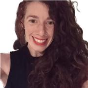 Profesora y traductora certificada con más de 10 años de experiencia.  Experiencia dando clases a niños y adultos.
